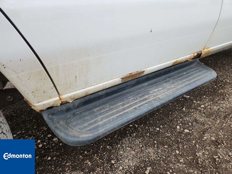 2010-ford-cargo-image-37