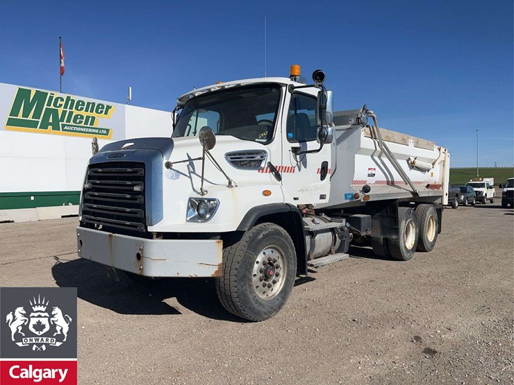 2015-freightliner-114sd-image-1