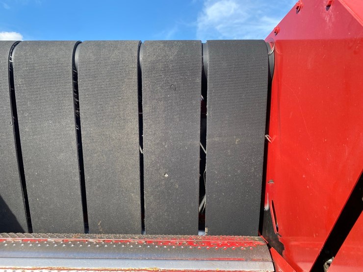 new-holand-7050-4x4-rd-baler-image-10