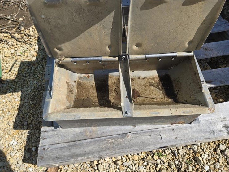 #510-•-stainless-steel-hog-waterer-image-3