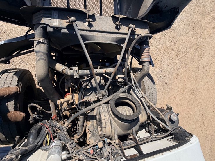 2006-peterbilt-335-image-23