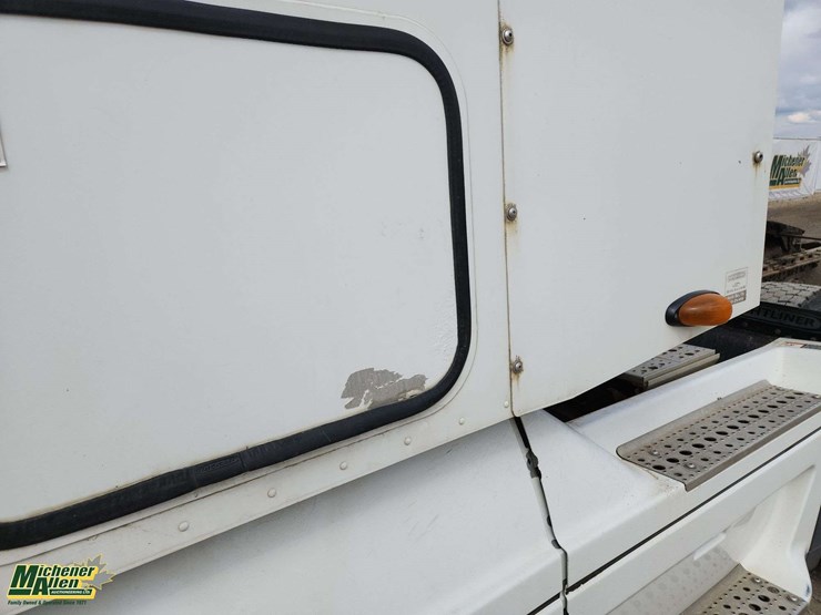 2005-freightliner-columbia-120-image-45