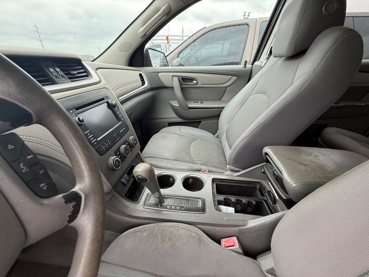 2013-chevrolet-traverse-image-29