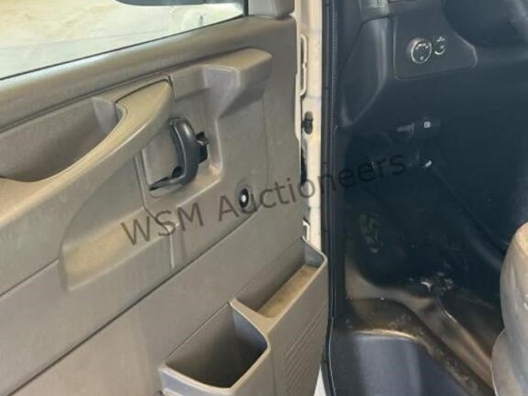 2013-chevrolet-express-2500-image-24