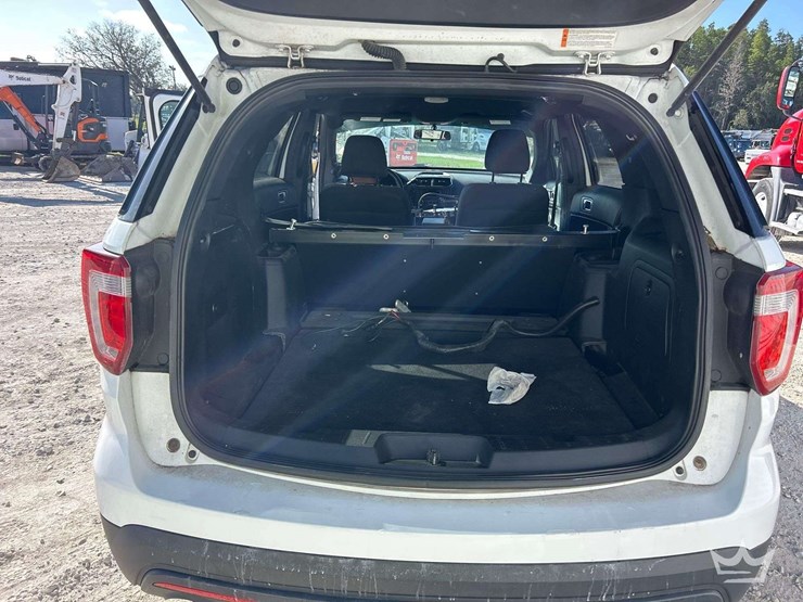 2016-ford-explorer-image-22