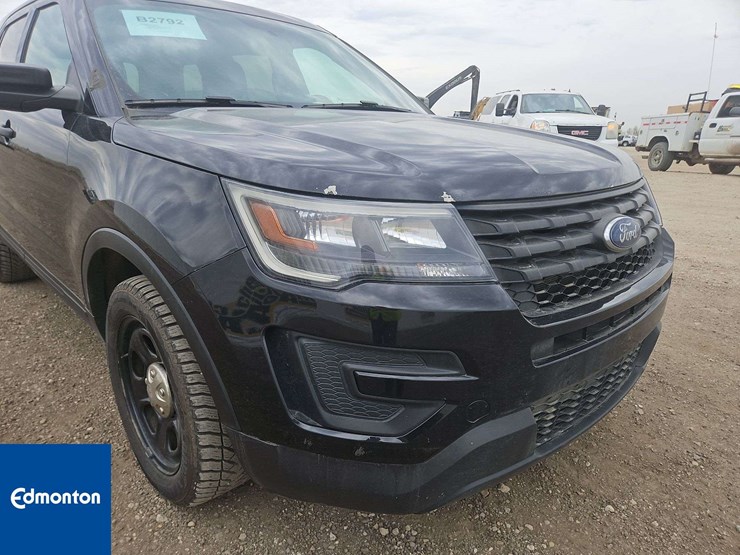 2019-ford-explorer-image-10