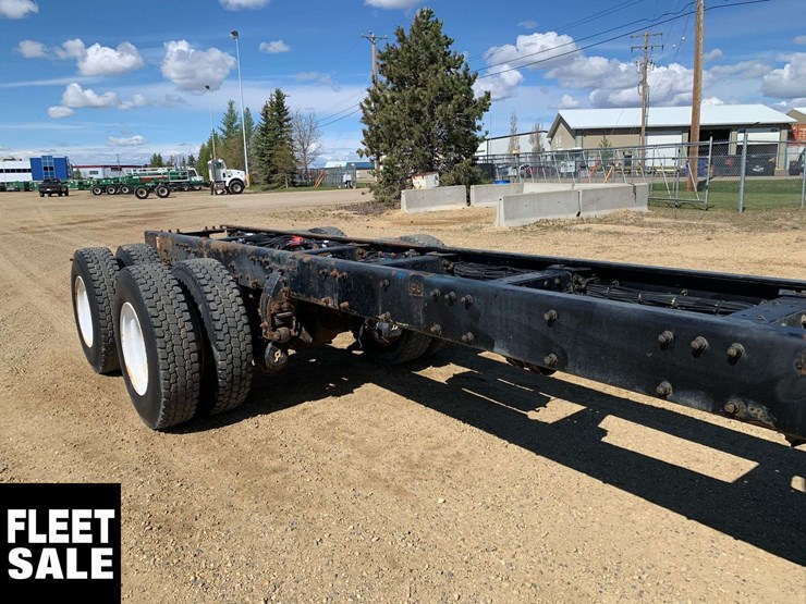 2006-peterbilt-335-image-5