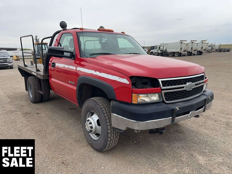 2006-chevrolet-silverado-3500-image-2