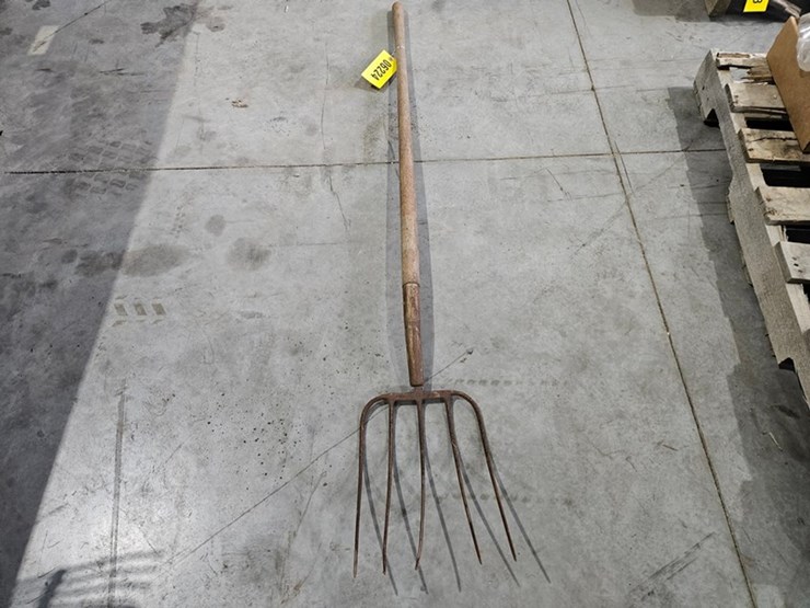 #6224-•-pitch-fork-image-2