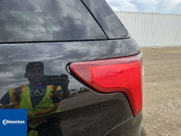 2019-ford-explorer-image-17