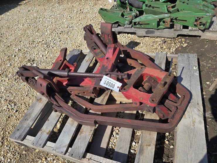 #501-•-ih-2pt-fast-hitch-image-3