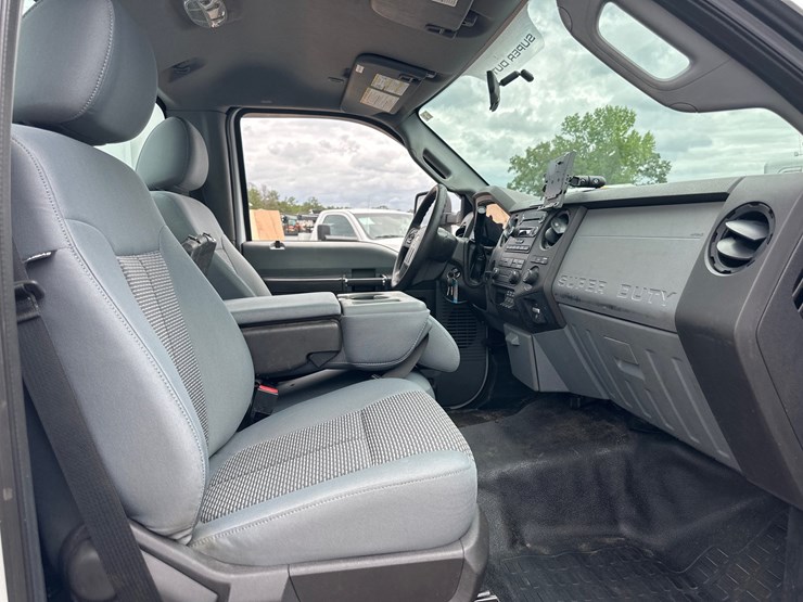 2016-ford-f550-image-11