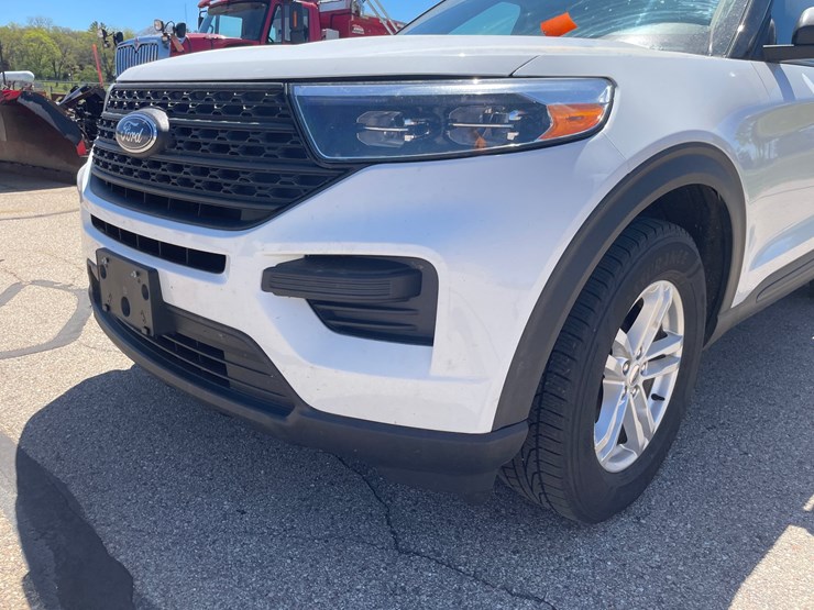 2022-ford-explorer-image-11