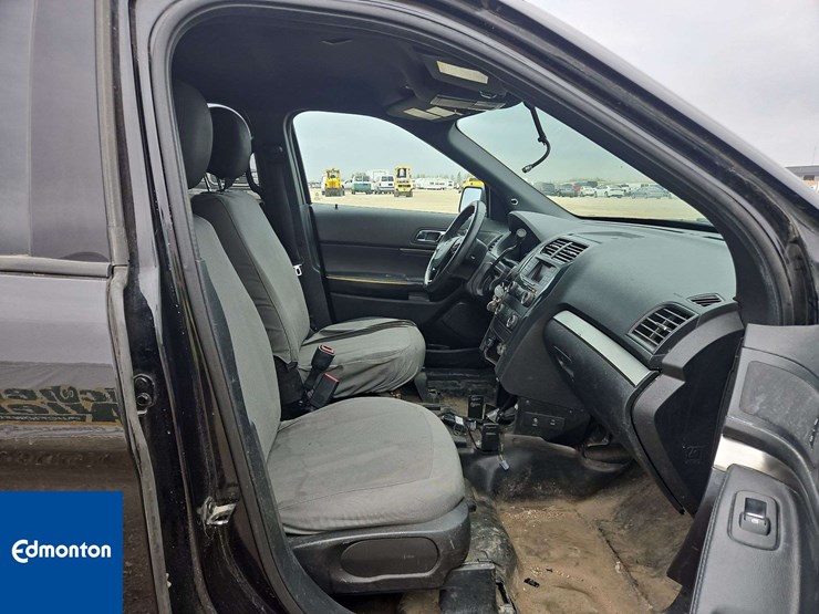 2019-ford-explorer-image-41