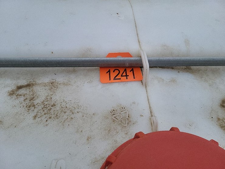 tote-w/valve---tag-#1241-image-2