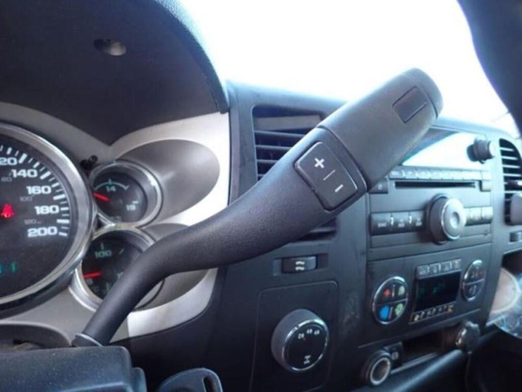2014-chevrolet-silverado-3500hd-image-15