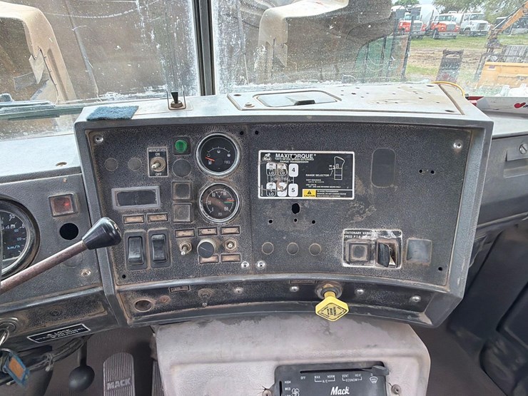 mack-cement-truck-image-37