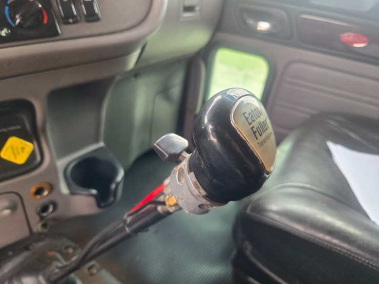 2016-peterbilt-389-image-62