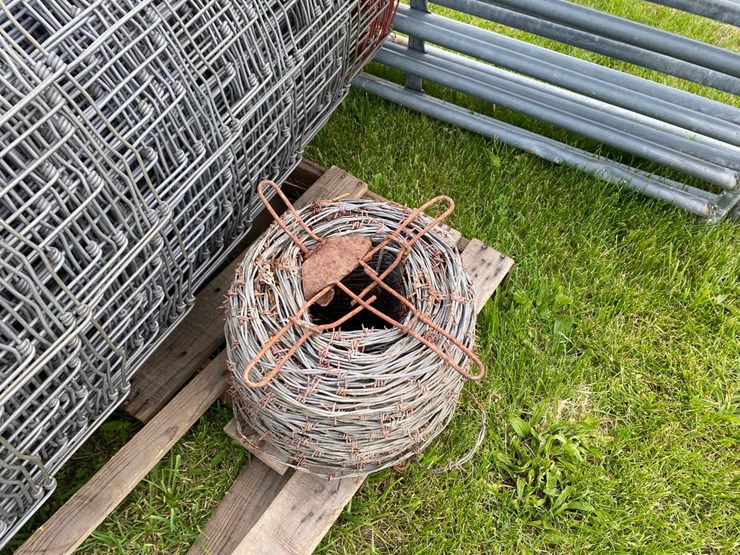 red-brand-woven-wire-and-barb-wire-fence-rolls-image-3