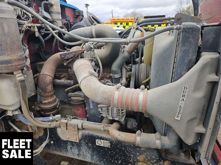 2003-peterbilt-330-image-35