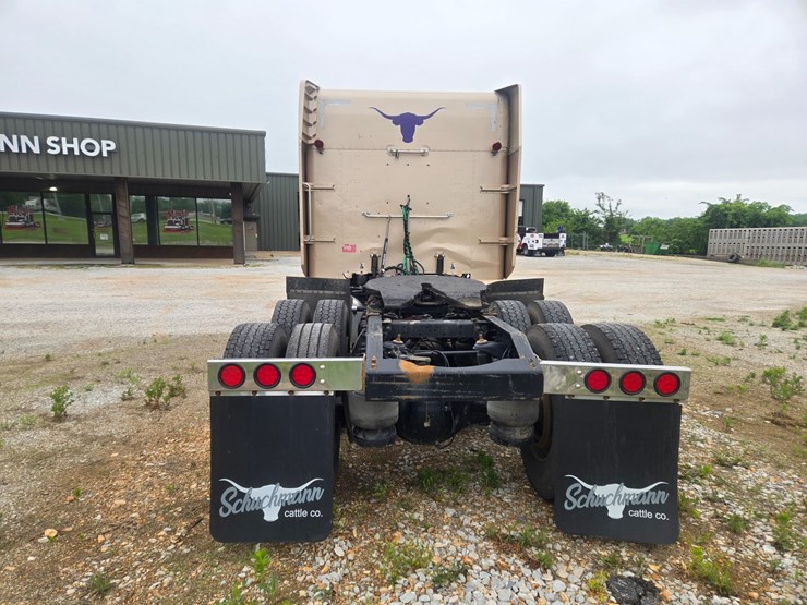 2016-peterbilt-389-image-14