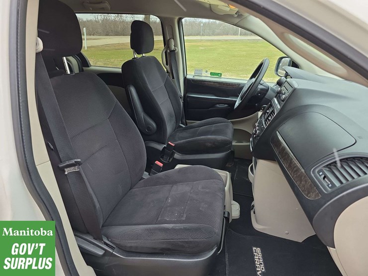 2011-dodge-grand-caravan-image-34