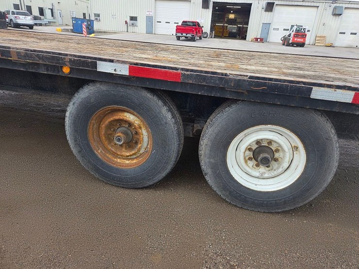1999-18'x102"-flatbed-trailer-image-15