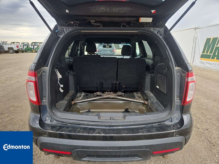 2015-ford-explorer-image-16