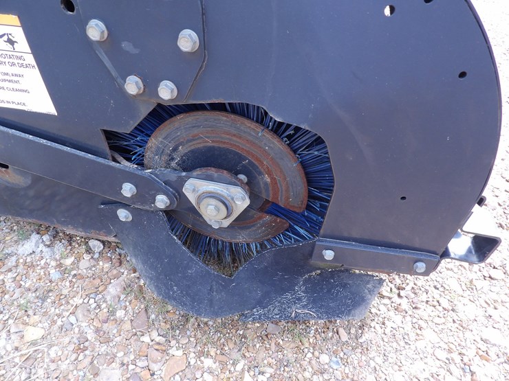 #40873-•-**2016-bobcat-84"-skid-steer-sweeper-a00a02963-image-8