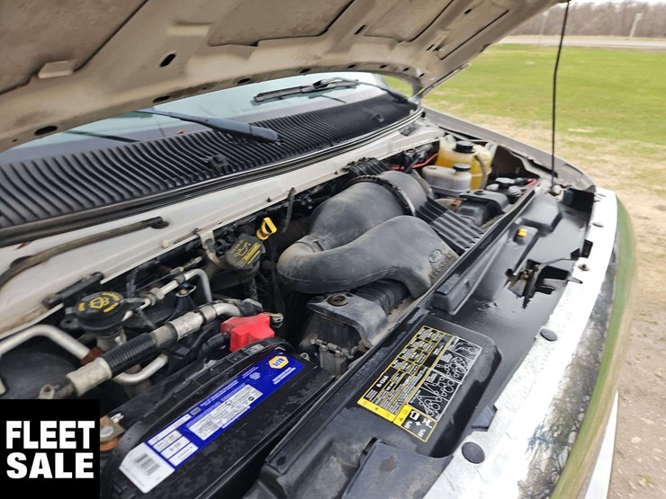 2013-ford-cargo-image-15