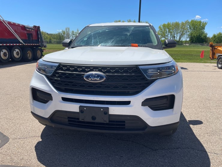 2022-ford-explorer-image-2