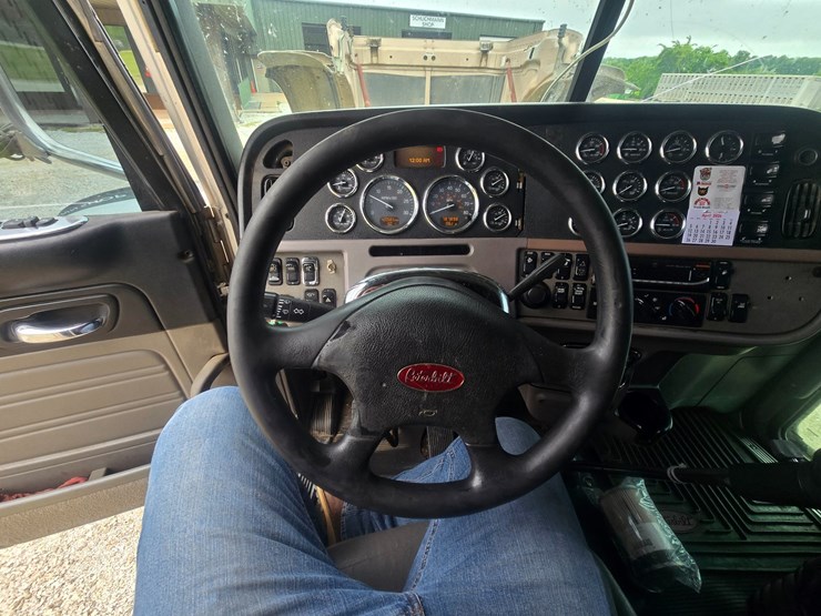 2016-peterbilt-389-image-58