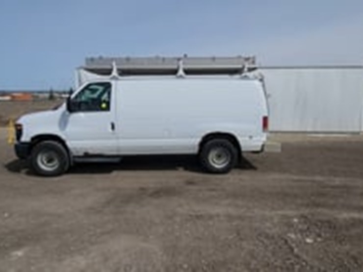 2014-ford-cargo-image-5