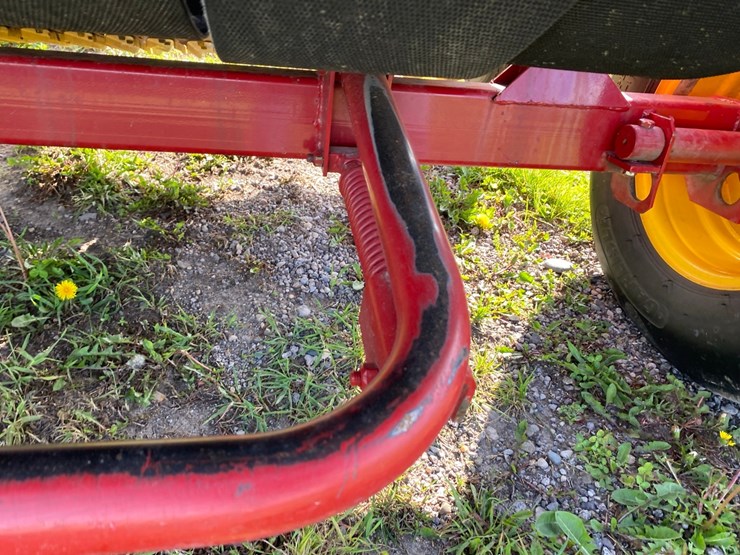 new-holand-7050-4x4-rd-baler-image-31