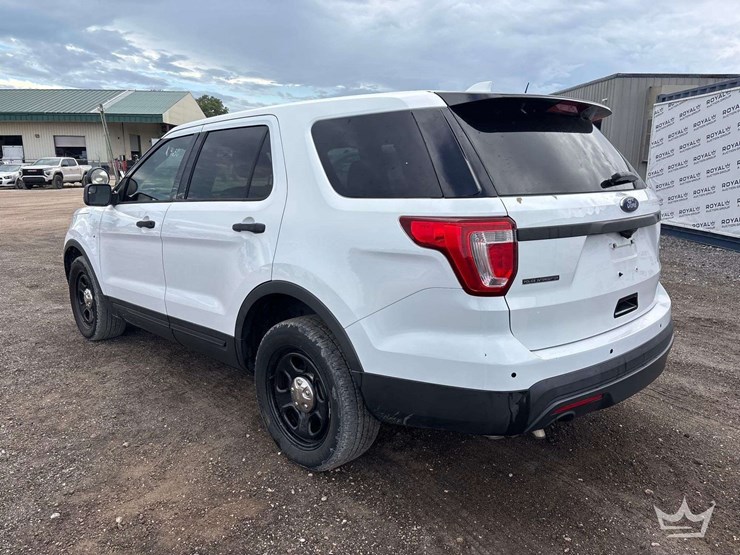 2017-ford-explorer-image-3