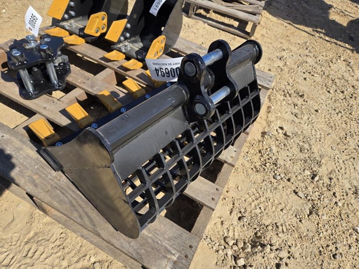 #694-•-new-sdlanch-mini-excavator-24"-grid-bucket-image-3