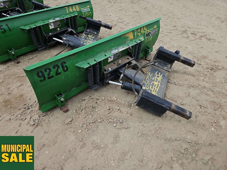 john-deere-60in-front-blade-image-3