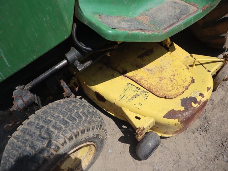 john-deere-332-image-12