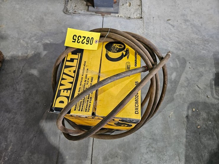 #6235-•-dewalt-manual-hose-reel-and-hose-image-5