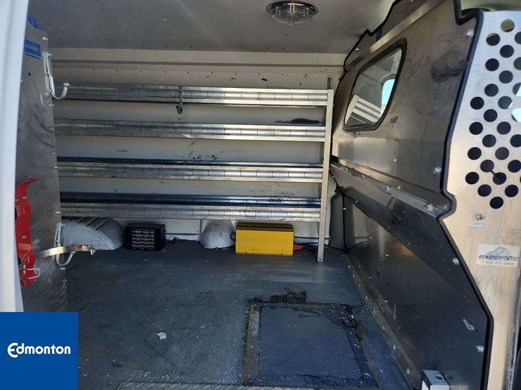 2014-ford-cargo-image-18