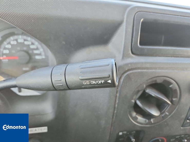 2014-ford-cargo-image-22