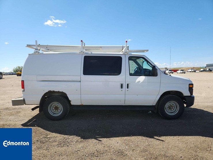 2014-ford-cargo-image-8