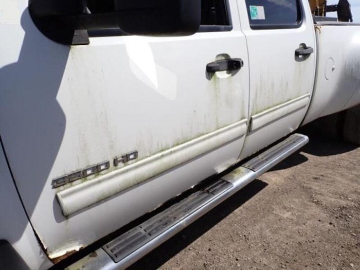 2014-chevrolet-silverado-3500hd-image-33