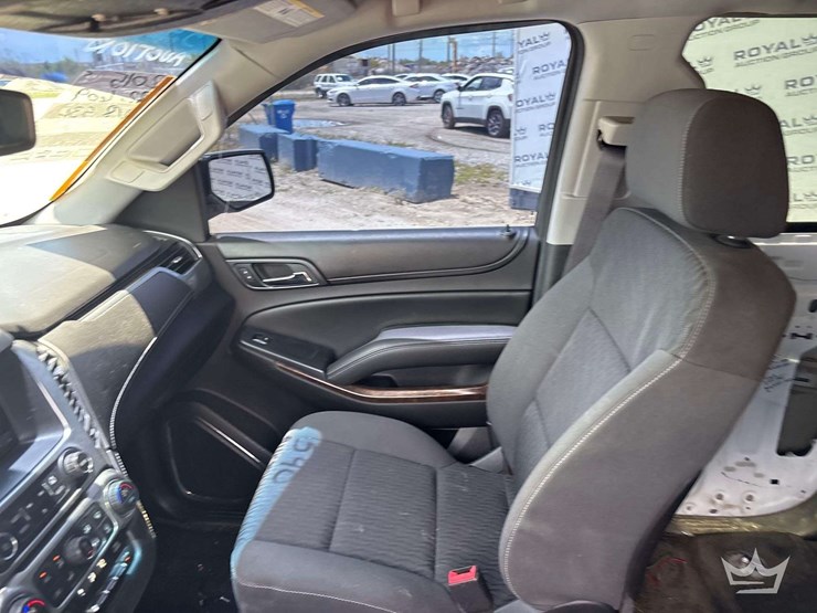 2015-chevrolet-tahoe-image-18