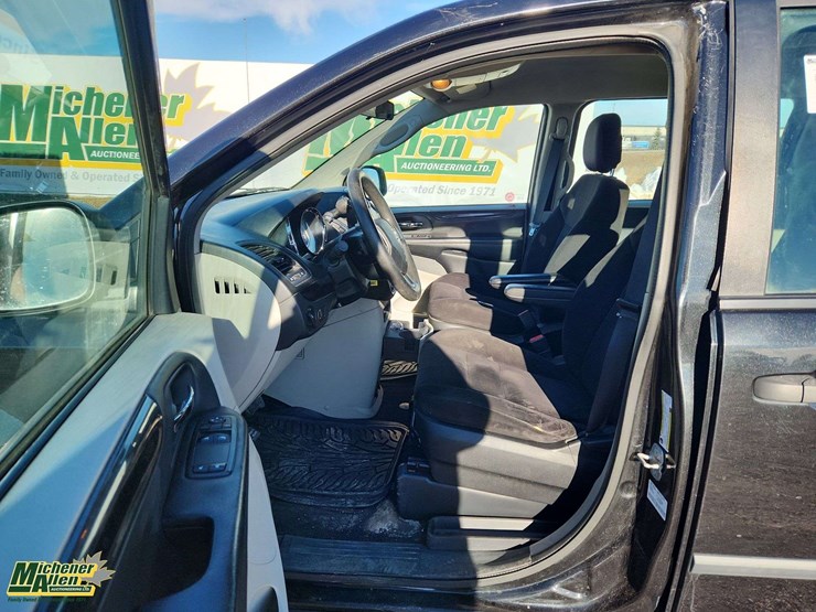 2014-dodge-grand-caravan-image-14