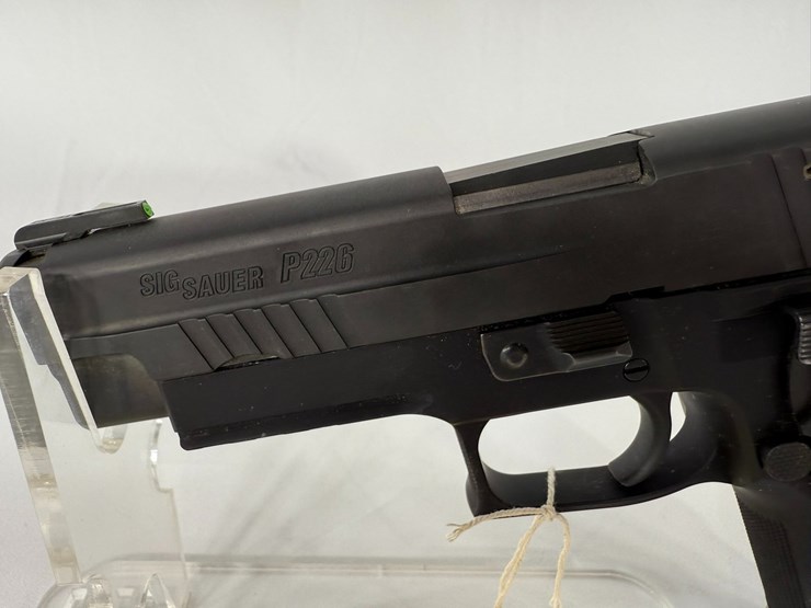 #17-•-sig-sauer-p226-9mm-pistol-uu768932-image-6