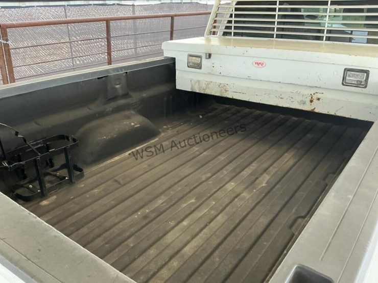 2017-chevrolet-silverado-3500hd-image-9