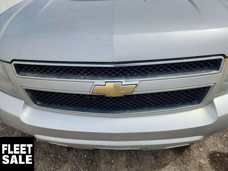 2011-chevrolet-suburban-image-48