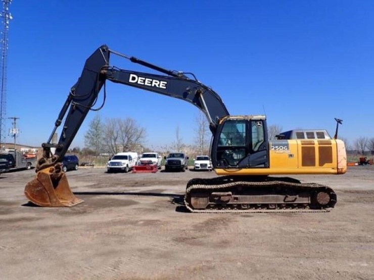 2017-deere-250g-lc-image-7