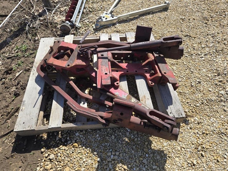 #501-•-ih-2pt-fast-hitch-image-1